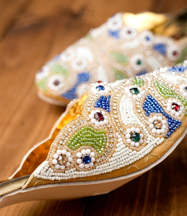 ビジューとラインストーンのマハラニミュール 3 - 別の角度からの写真です