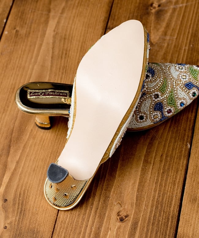 ビジューとラインストーンのマハラニミュール 7 - 靴の裏面はこのようになっています