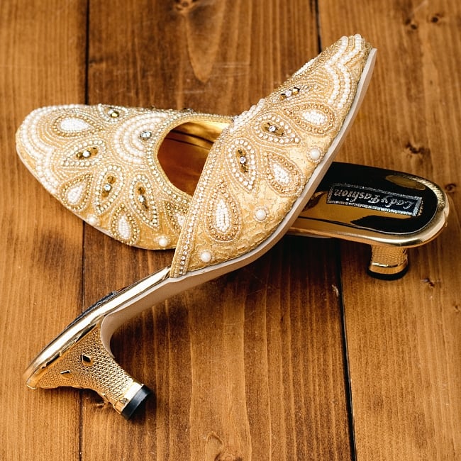 ビジューとラインストーンのマハラニミュール 4 - 横からの写真です