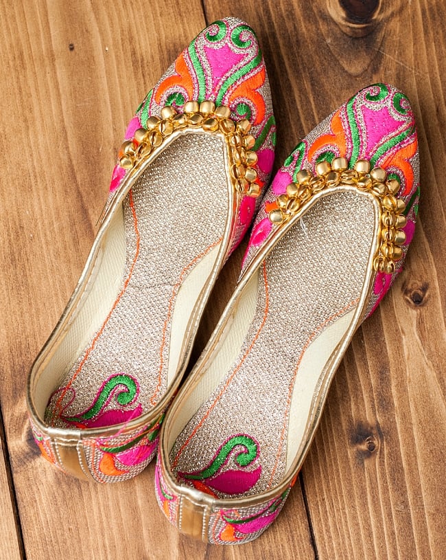 ゴージャス刺繍のマハラニフラットシューズ 6 - 上からの写真です。