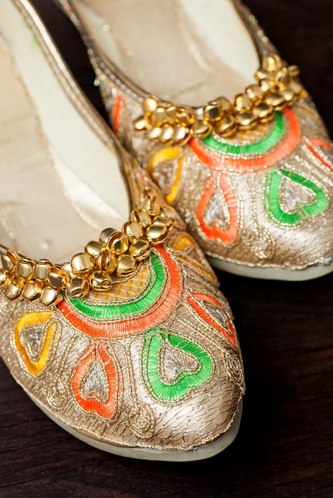 ゴージャス刺繍のマハラニフラットシューズ 3 - 角度を変えてみてみました。