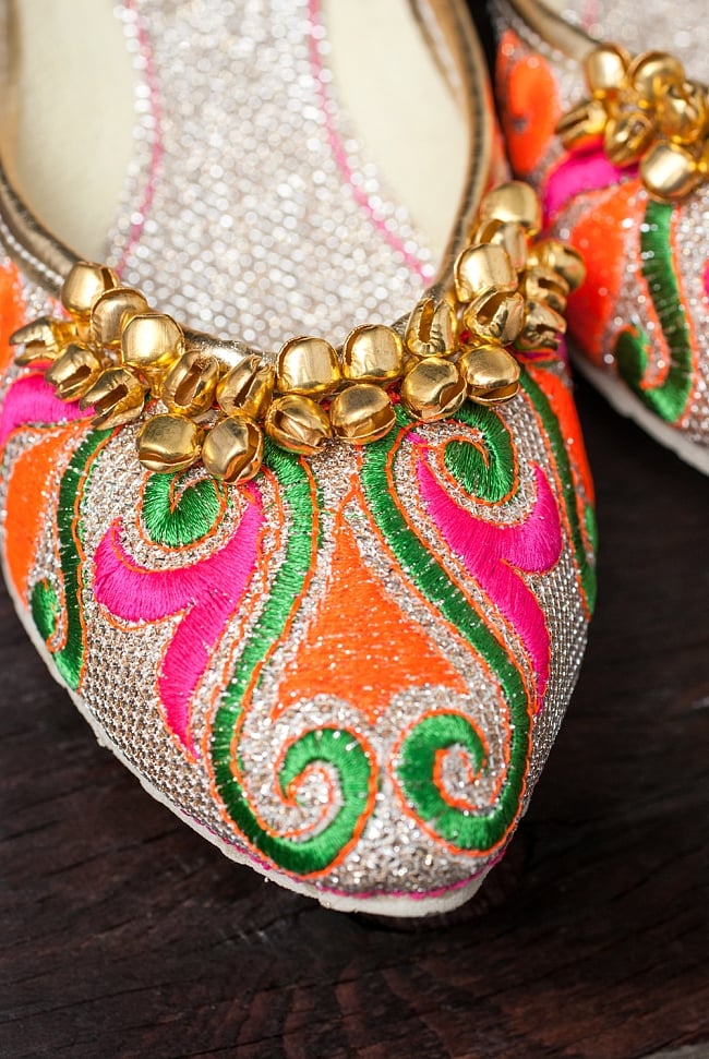 ゴージャス刺繍のマハラニフラットシューズ 3 - 角度を変えてみてみました。