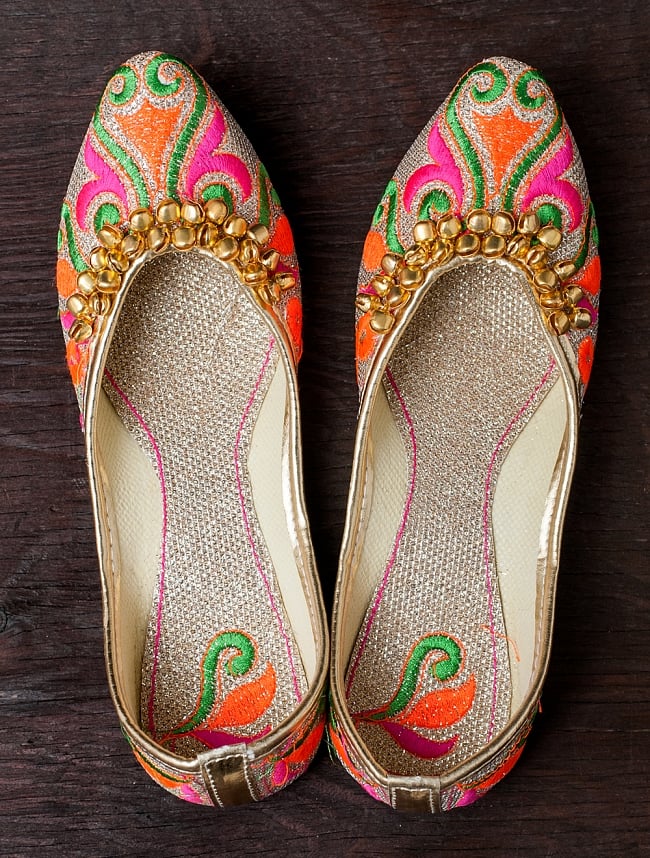 ゴージャス刺繍のマハラニフラットシューズ 6 - 上からの写真です。