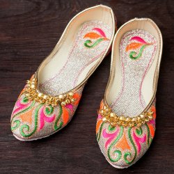 ゴージャス刺繍のマハラニフラットシューズの商品写真