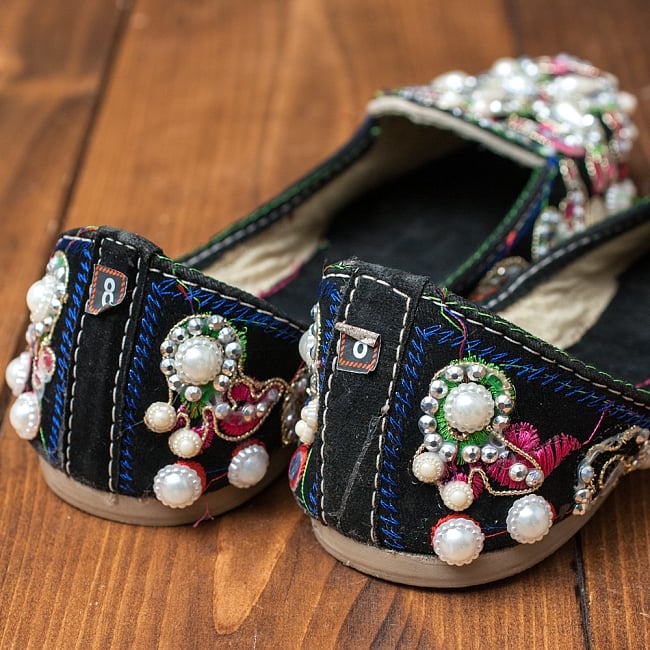 ゴージャス刺繍のマハラニフラットシューズ 5 - かかと部分の様子です。