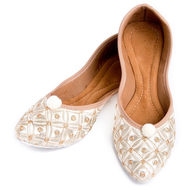 ゴージャス刺繍のマハラニフラットシューズの写真1枚目です。インドらしい装飾と色彩が素敵なフラットシューズです。フラットシューズ,パンプス,靴,ペッタンコ靴,インド 靴,サリー,クルティ,チュリダール,パンジャビドレス