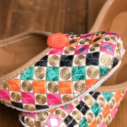 ゴージャス刺繍のマハラニフラットシューズ - サブ4