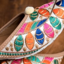 ゴージャス刺繍のマハラニフラットシューズ - サブ4