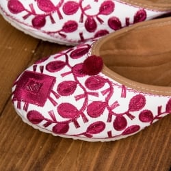 ゴージャス刺繍のマハラニフラットシューズ - サブ3