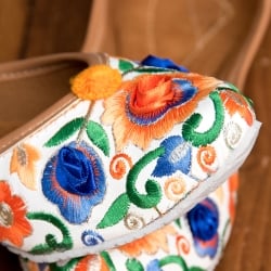 ゴージャス刺繍のマハラニフラットシューズ - サブ4