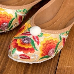 ゴージャス刺繍のマハラニフラットシューズ - サブ3