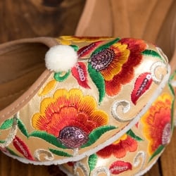 ゴージャス刺繍のマハラニフラットシューズ - サブ4