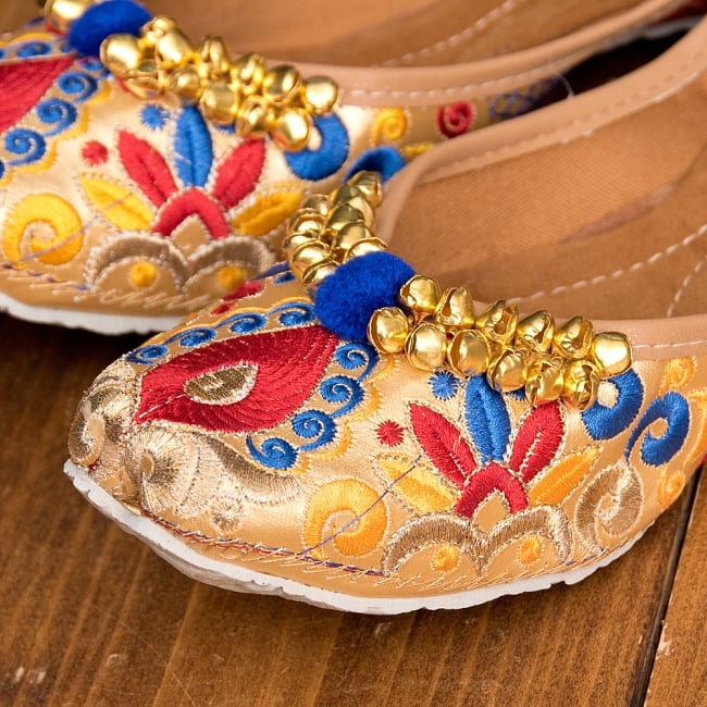 ゴージャス刺繍のマハラニフラットシューズ 3 - 拡大写真です