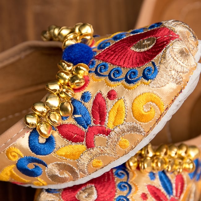 ゴージャス刺繍のマハラニフラットシューズ 4 - 別の角度から