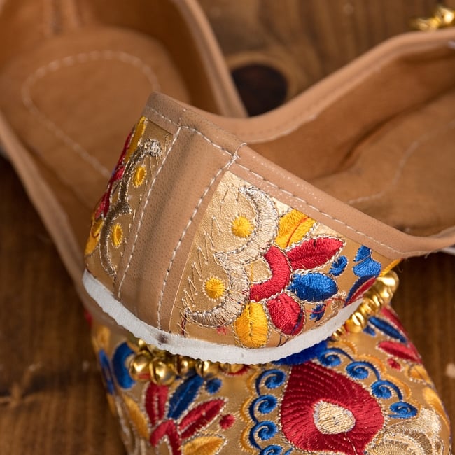 ゴージャス刺繍のマハラニフラットシューズ 6 - かかと部分です