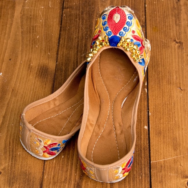 ゴージャス刺繍のマハラニフラットシューズ 7 - 上からの写真です
