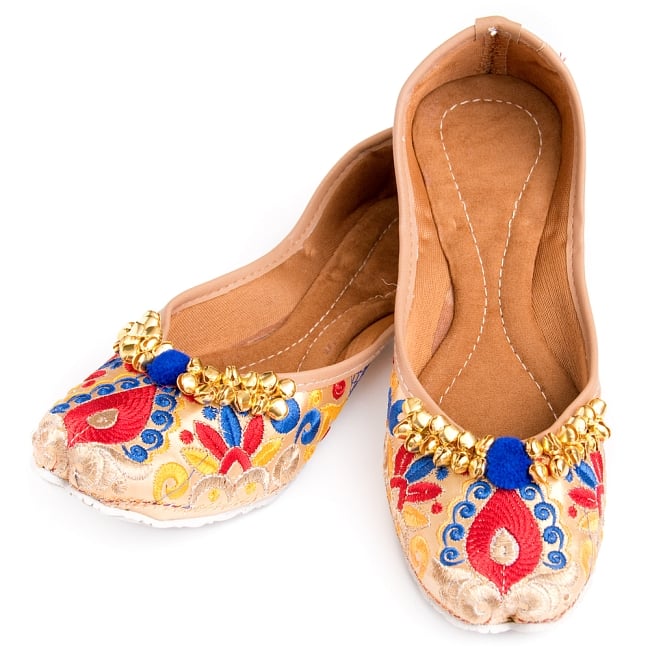 ゴージャス刺繍のマハラニフラットシューズの写真