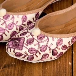 ゴージャス刺繍のマハラニフラットシューズ - サブ3