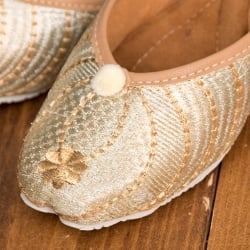 ゴージャス刺繍のマハラニフラットシューズ - サブ3