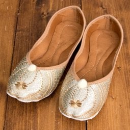 ゴージャス刺繍のマハラニフラットシューズ