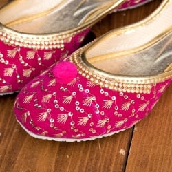 ゴージャス刺繍のマハラニフラットシューズ - サブ3