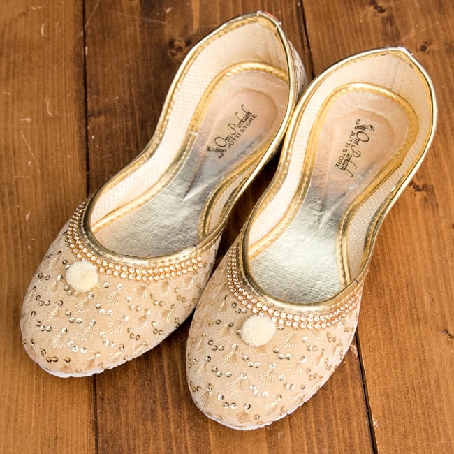 ゴージャス刺繍のマハラニフラットシューズ 2 - 全体写真です