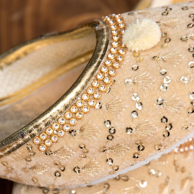 ゴージャス刺繍のマハラニフラットシューズ 4 - 別の角度から