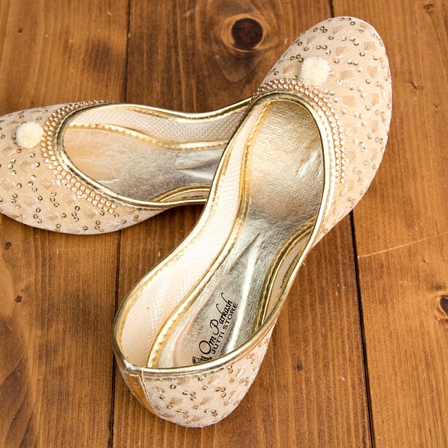 ゴージャス刺繍のマハラニフラットシューズ 7 - 上からの写真です