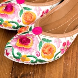 ゴージャス刺繍のマハラニフラットシューズ - サブ3