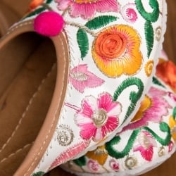 ゴージャス刺繍のマハラニフラットシューズ - サブ4