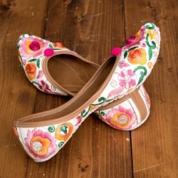 ゴージャス刺繍のマハラニフラットシューズ - サブ5