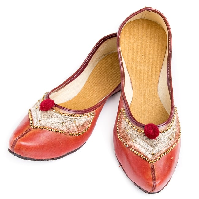 インドのマハラニ　レザーフラットシューズの写真1枚目です。インドらしい装飾と色彩が素敵なフラットシューズです。フラットシューズ,パンプス,靴,ペッタンコ靴,インド 靴,サリー,クルティ,チュリダール,パンジャビドレス