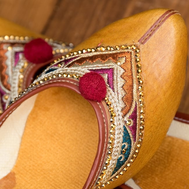 インドのマハラニ　レザーフラットシューズ 8 - とても綺麗な装飾