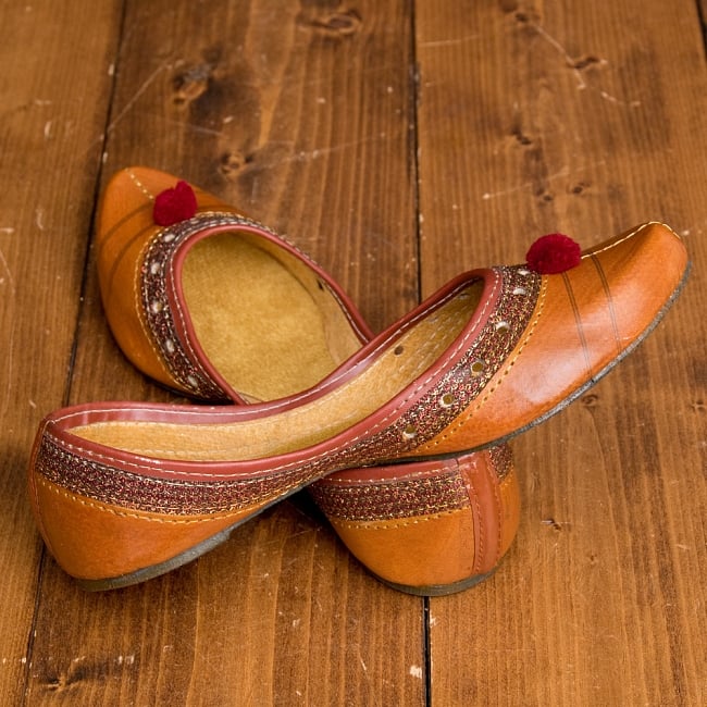 インドのマハラニ　レザーフラットシューズ 5 - 横からの写真です