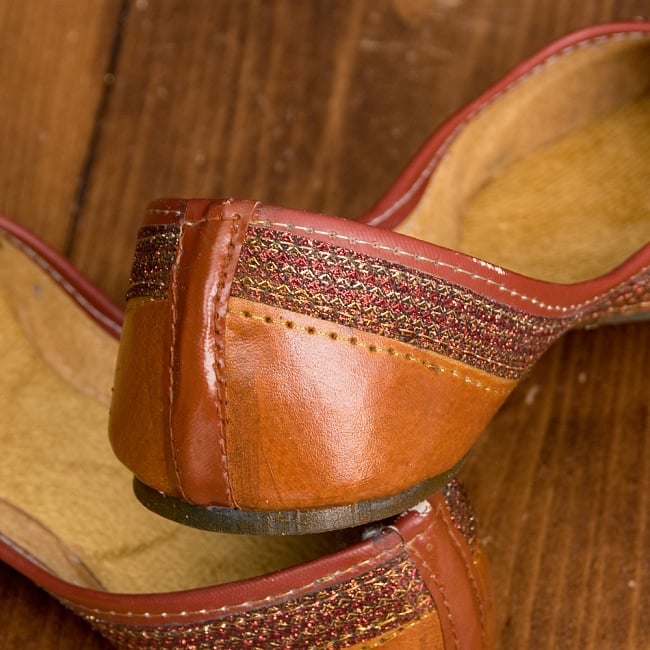 インドのマハラニ　レザーフラットシューズ 6 - かかと部分です