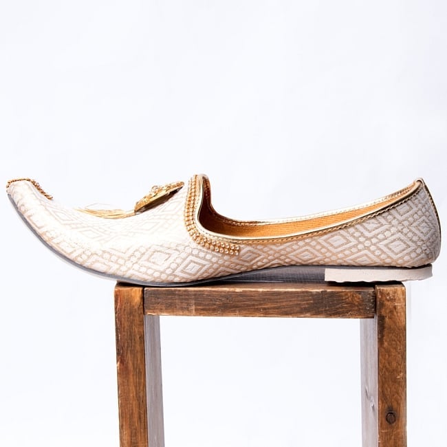 男性用宮廷靴 - モジャリホワイト 4 - 横からの写真です