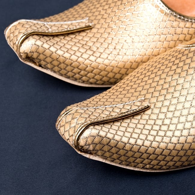 男性用宮廷靴 - モジャリゴールド 2 - つま先部分をアップにしてみました。インドらしいデザインが可愛いです。
