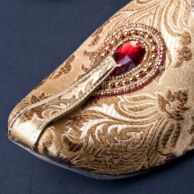 男性用宮廷靴 - モジャリゴールド 2 - つま先部分をアップにしてみました。インドらしいデザインが可愛いです。