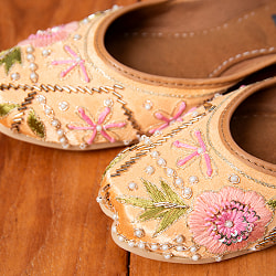 ゴージャス刺繍のマハラニフラットシューズ - サブ3