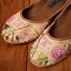 ゴージャス刺繍のマハラニフラットシューズ - サブ3