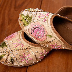 ゴージャス刺繍のマハラニフラットシューズ - サブ4