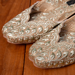 ゴージャス刺繍のマハラニフラットシューズ - サブ3