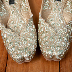 ゴージャス刺繍のマハラニフラットシューズ - サブ4