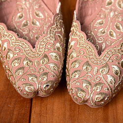 ゴージャス刺繍のマハラニフラットシューズ - サブ4