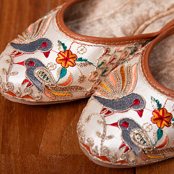 ゴージャス刺繍のマハラニフラットシューズ - サブ3