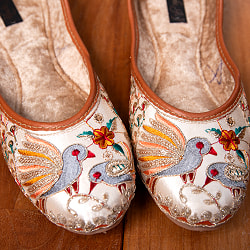 ゴージャス刺繍のマハラニフラットシューズ - サブ4