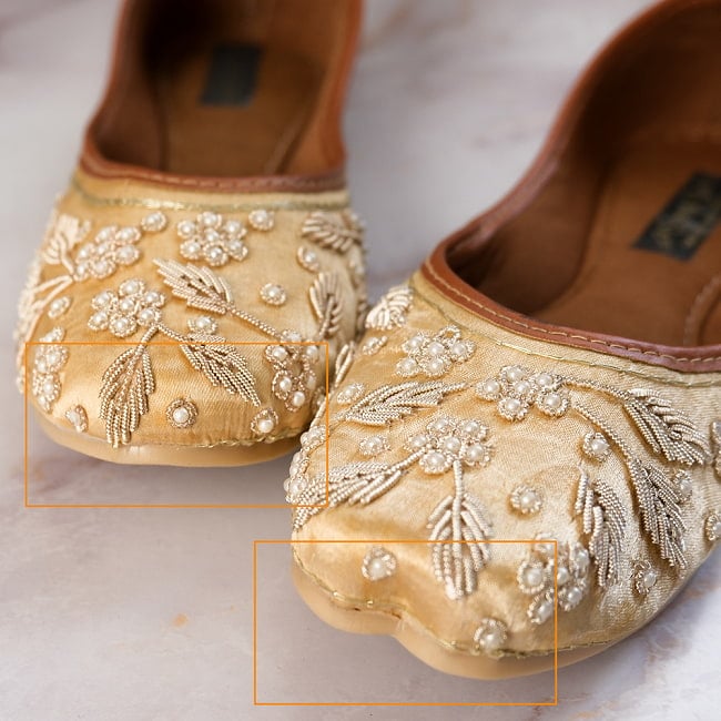 ゴージャス刺繍のマハラニフラットシューズ 12 - 先が分かれているデザインと分かれていないタイプがございます。お選びいただけませんのでご了承くださいませ。