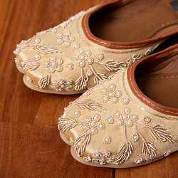 ゴージャス刺繍のマハラニフラットシューズ - サブ3