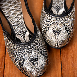 ゴージャス刺繍のマハラニフラットシューズ - サブ4