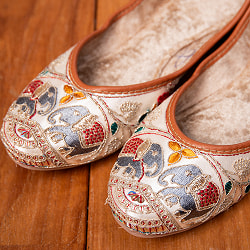 ゴージャス刺繍のマハラニフラットシューズ - サブ3